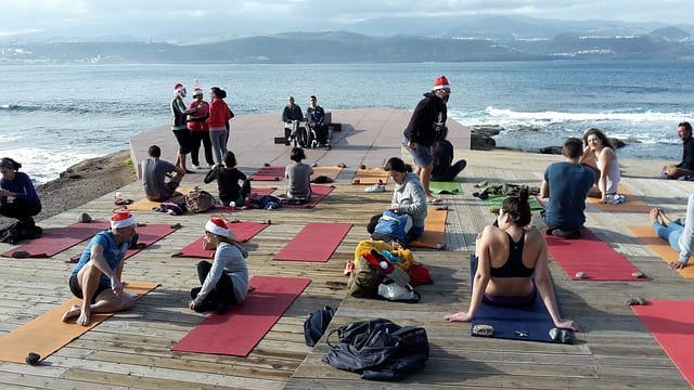 How To Organize Yoga Retreat / Canva