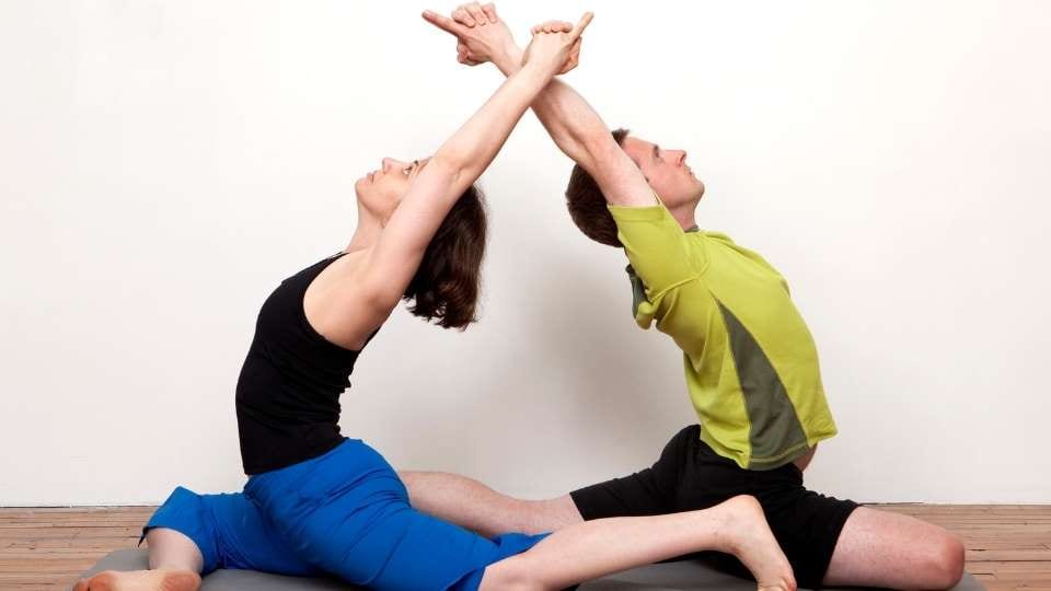 Benefits of Couples Yoga / Canva