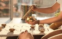 holistic energy healing / Canva
