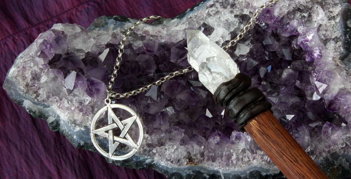 What is a Chakra Crystal Wand / Canva