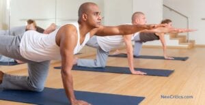 Posturas de yoga recomendadas para una buena postura / C