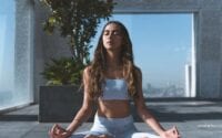 Yoga centrado en meditación vs yoga centrado en respiración / C