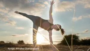 Yoga Ardha Chandrasana / Canva