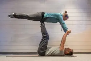 Couples acro yoga poses / Pixabay