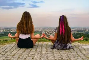 Easy 4-person yoga poses / Pixabay