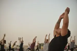 Yoga party routine with your friends / Pixabay
