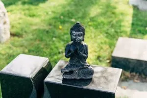 5 Sustainable Poses For Yogis of All Ages / Pixabay