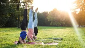 Sirsasana Yoga Handstand / Canva