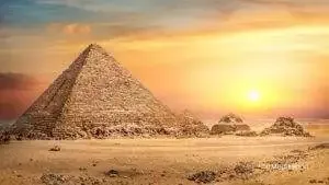 Pyramid Meditation Yoga / Canva