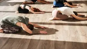 beginner practice yoga / Canva