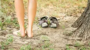 Barefoot Yoga / Canva