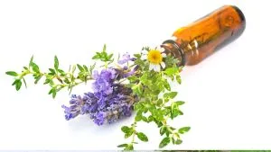 Qué hacer y qué no hacer con los aceites esenciales / Canva