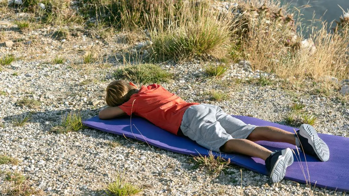 Advantages of Sleeping on a Yoga Mat / Canva