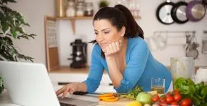 Becoming a Holistic Nutritionist / Canva