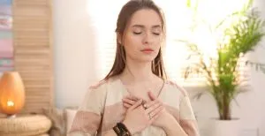 Practicar la atención plena / Canva