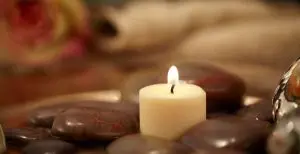 Candle Gazing on Yoga and Meditation / Canva