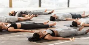 Final relaxation helps end your yoga class / Canva