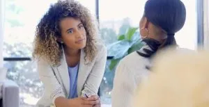 Gran capacidad de escucha y comunicación / Canva