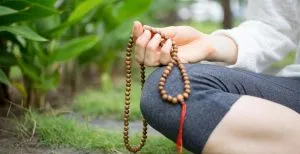 Practice of Japa Meditation with Mala Beads / Canva