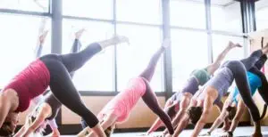 Cómo crear una secuencia de clase de yoga / Canva