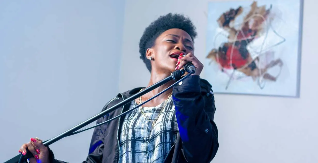 The Importance of Breathing and Posture in Holistic Singing / C