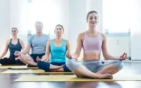 Poses de Yoga Fáciles e Imprescindibles para la Vida Cotidiana / C